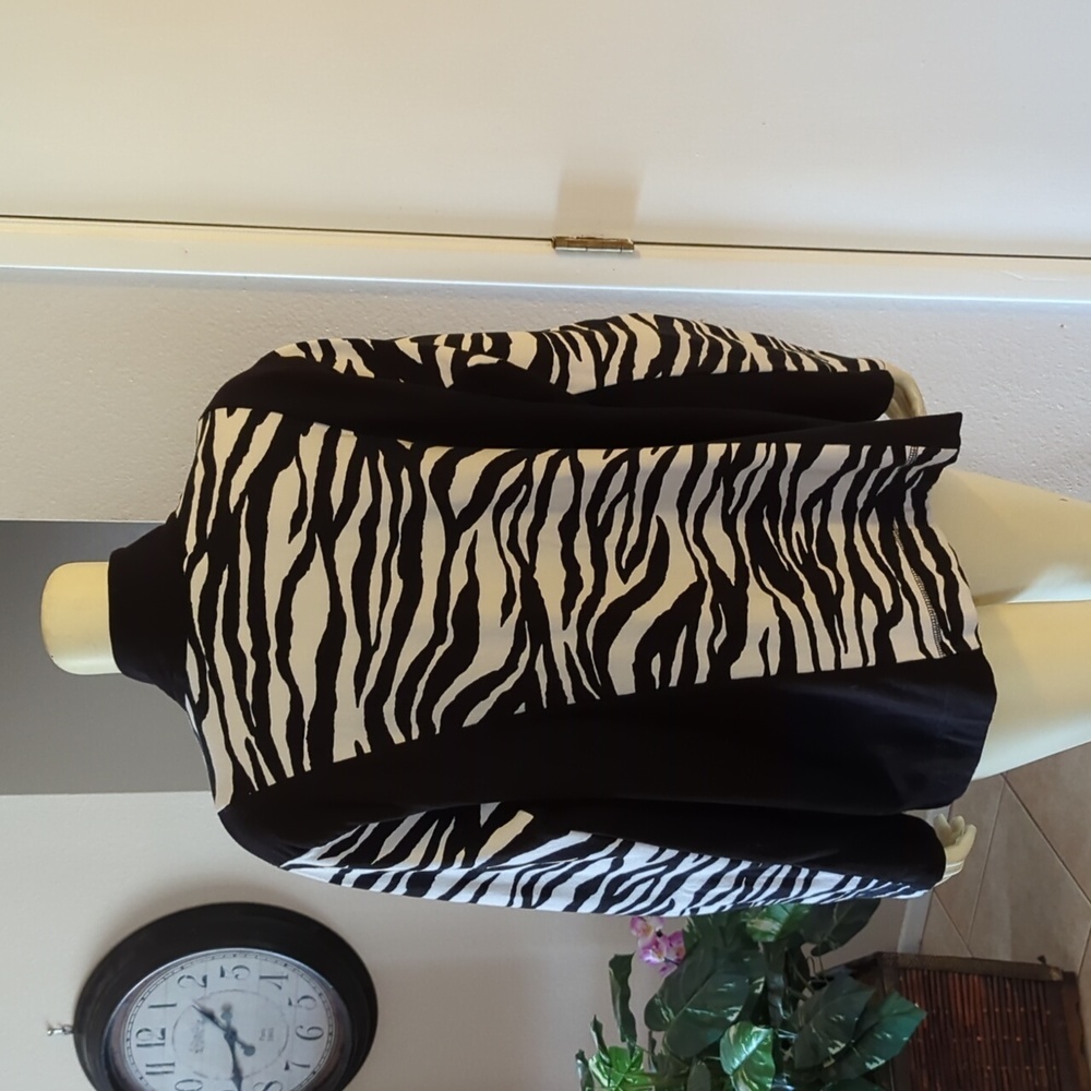 Wild Zebra Print Zipp Up Jacket - Make a Bold Statement! - Picture 4 of 8